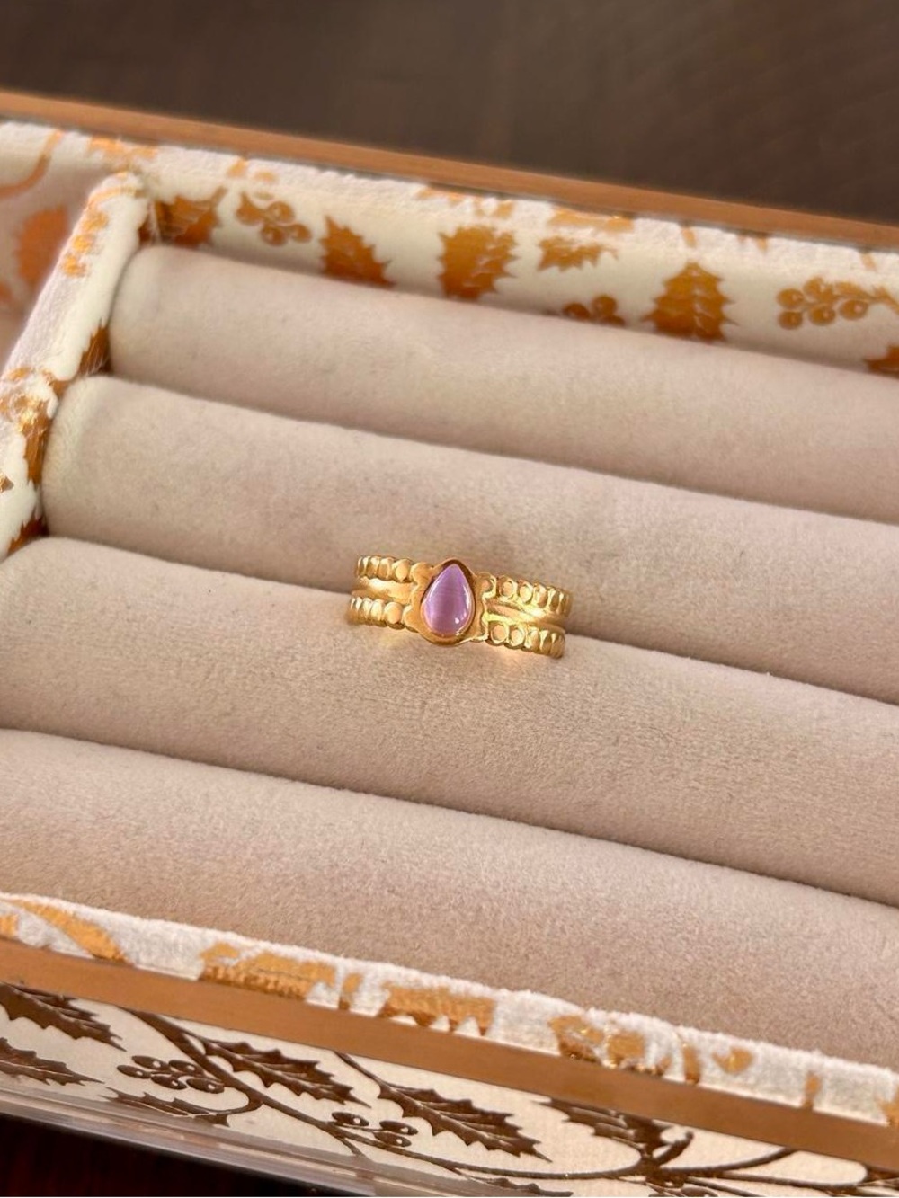 Purple cat eye stone ring